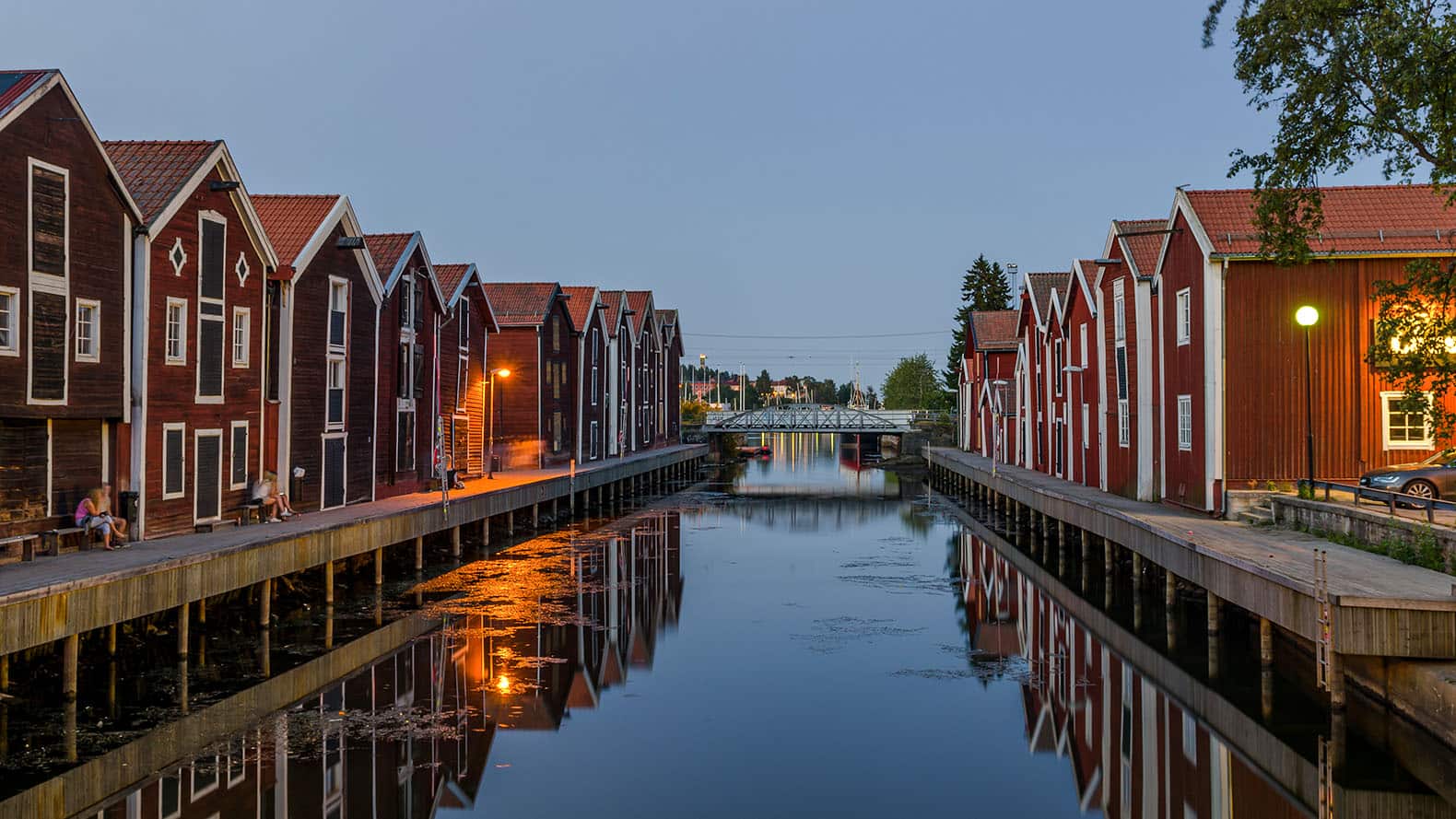 vad som ser ut att vara en kanal i Hudiksvall